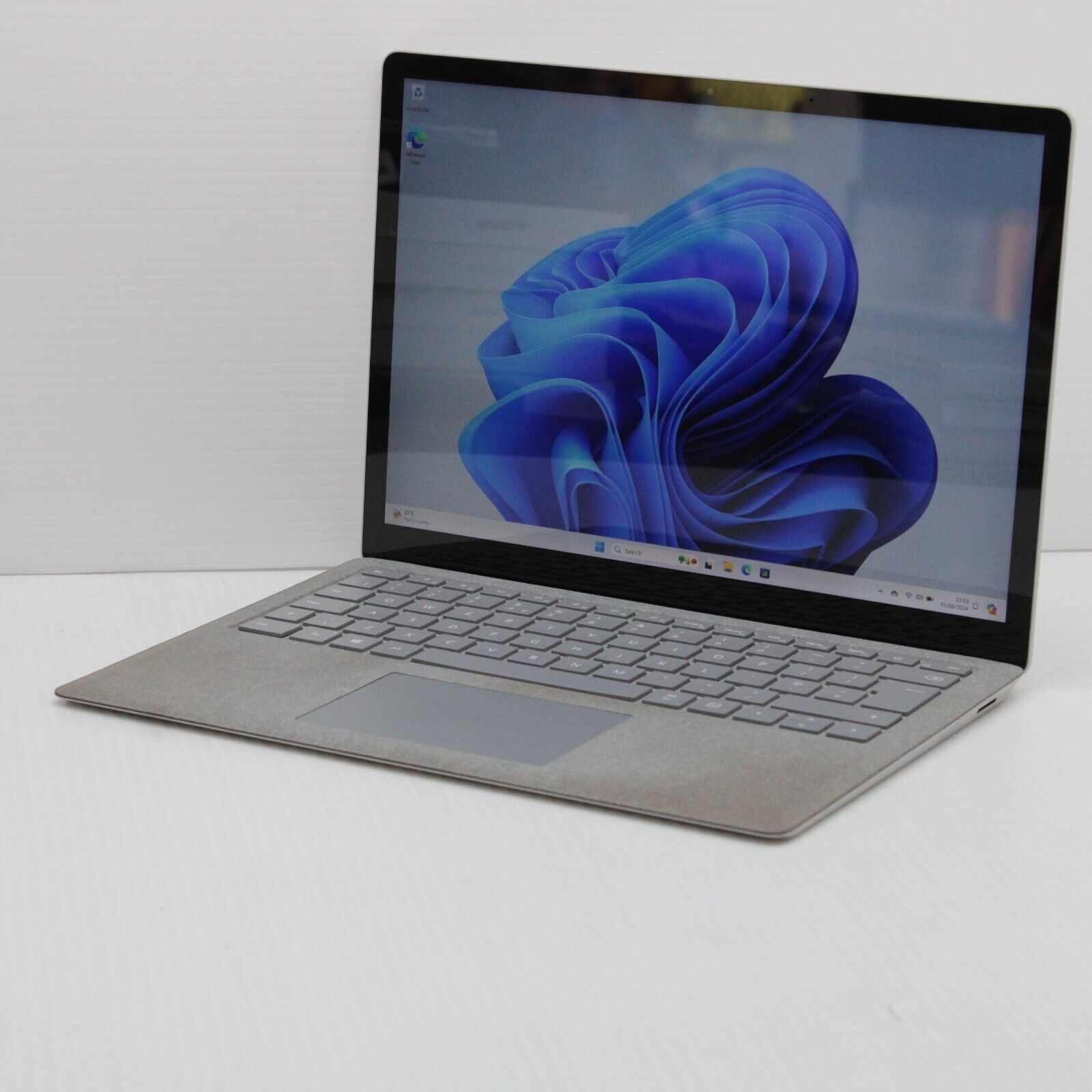 Surface Laptop 2 i7/8GB/256GB office付き Surface Laptop 2 i7/8GB/256GB office付き