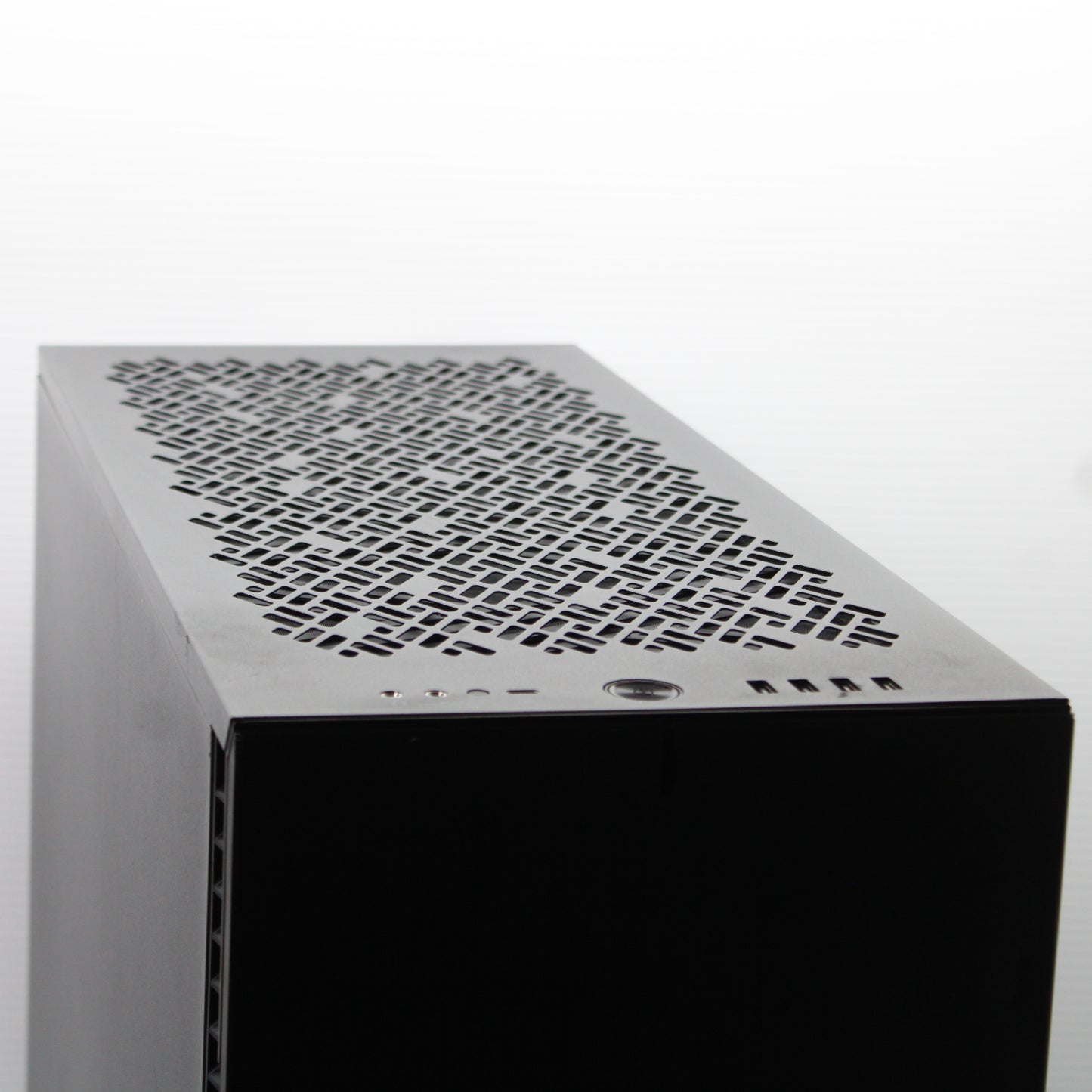 Gigabyte | TRX40 AORUS MASTER | Ryzen Threadripper 3970X | 128GB DDR4 2133MHz (4 modules) | 4TB SSD + 2TB NVMe SSD | Good - Refurbished