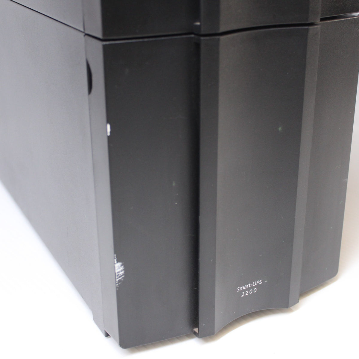 APC SMT2200IC Smart UPS 2200 VA Tower 8x C13, 1x C19, USB  NO batteries included