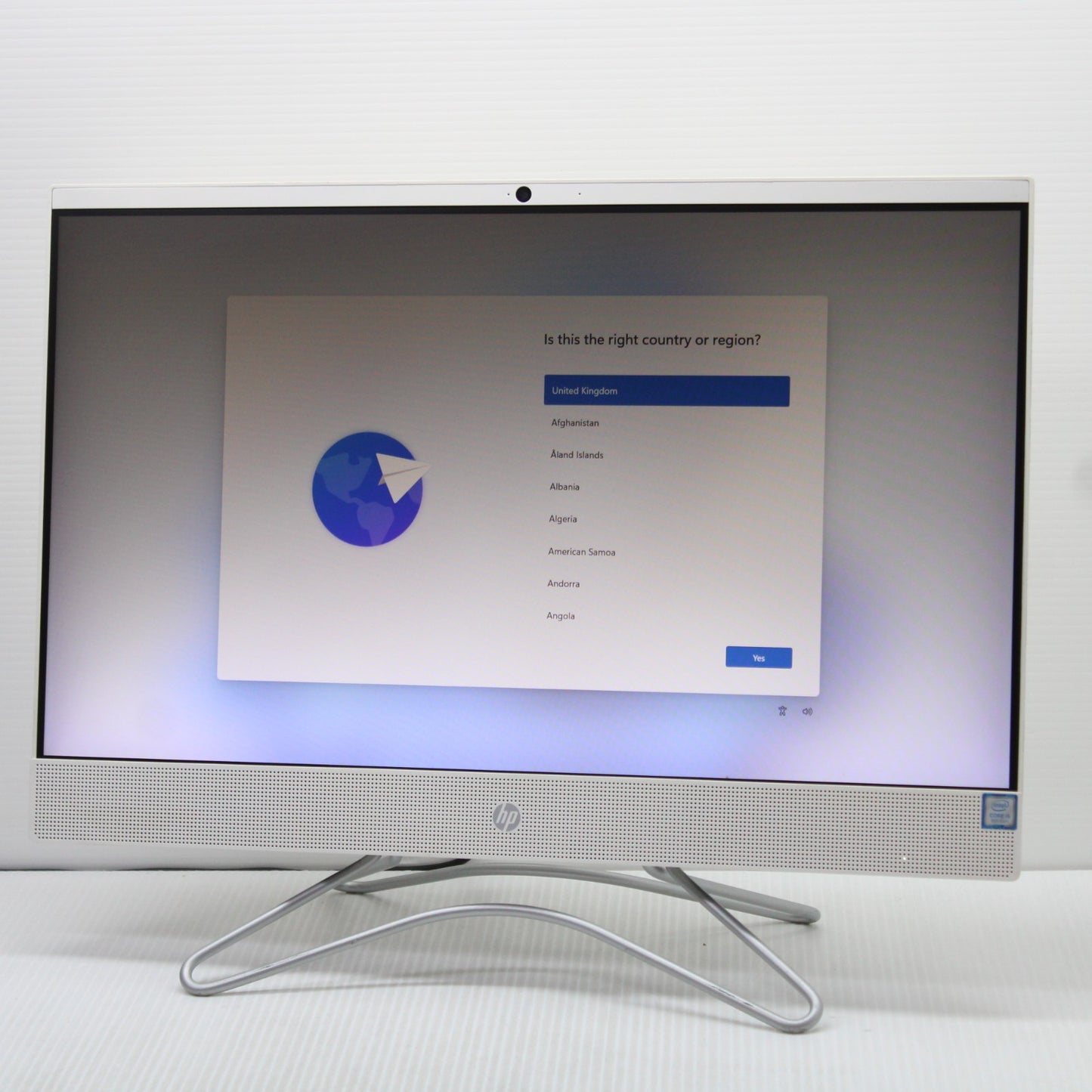 HP All in One i5 23.8 in PC 24-f0xx 12GB RAM 256GB NVMe SSD Intel 8250U Working