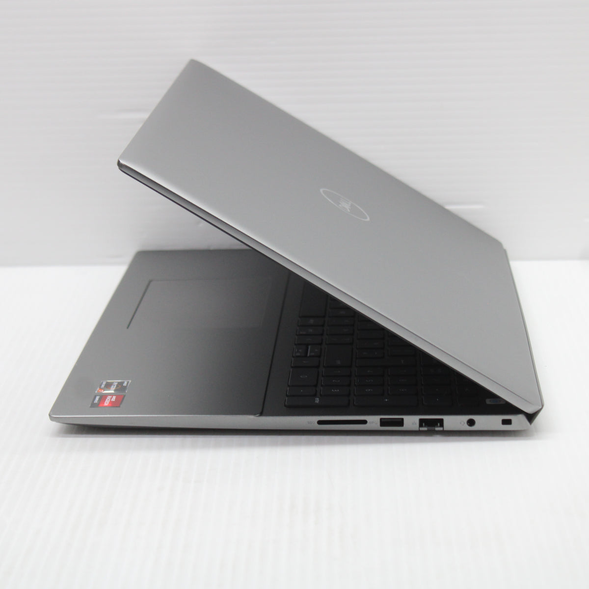 Dell Vostro Ryzen 7 Laptop 5625 16 inch 16GB RAM 512GB NVMe AMD 5825U Windows 11