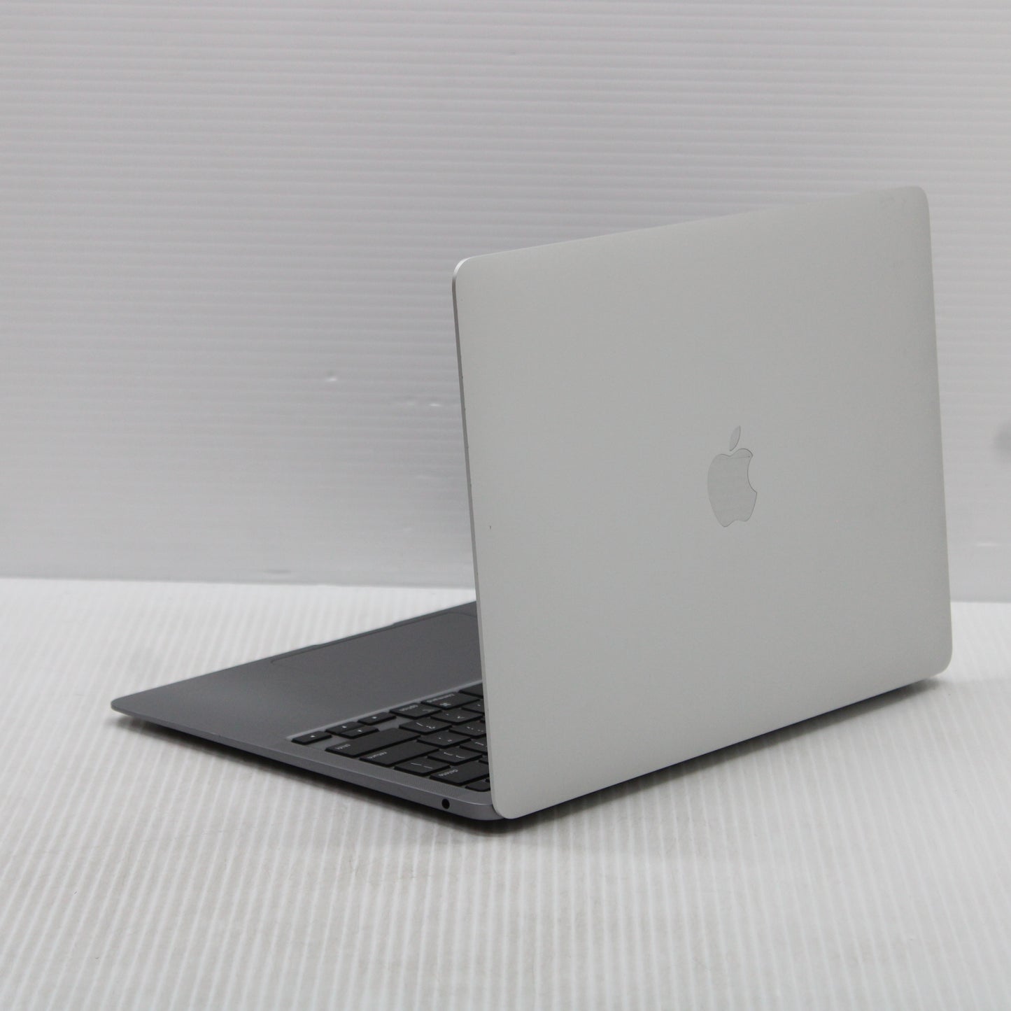 Apple | MacBook Air (M1, 2020) | Apple M1 | 8GB | 251 GB NVMe SSD | Used - Acceptable