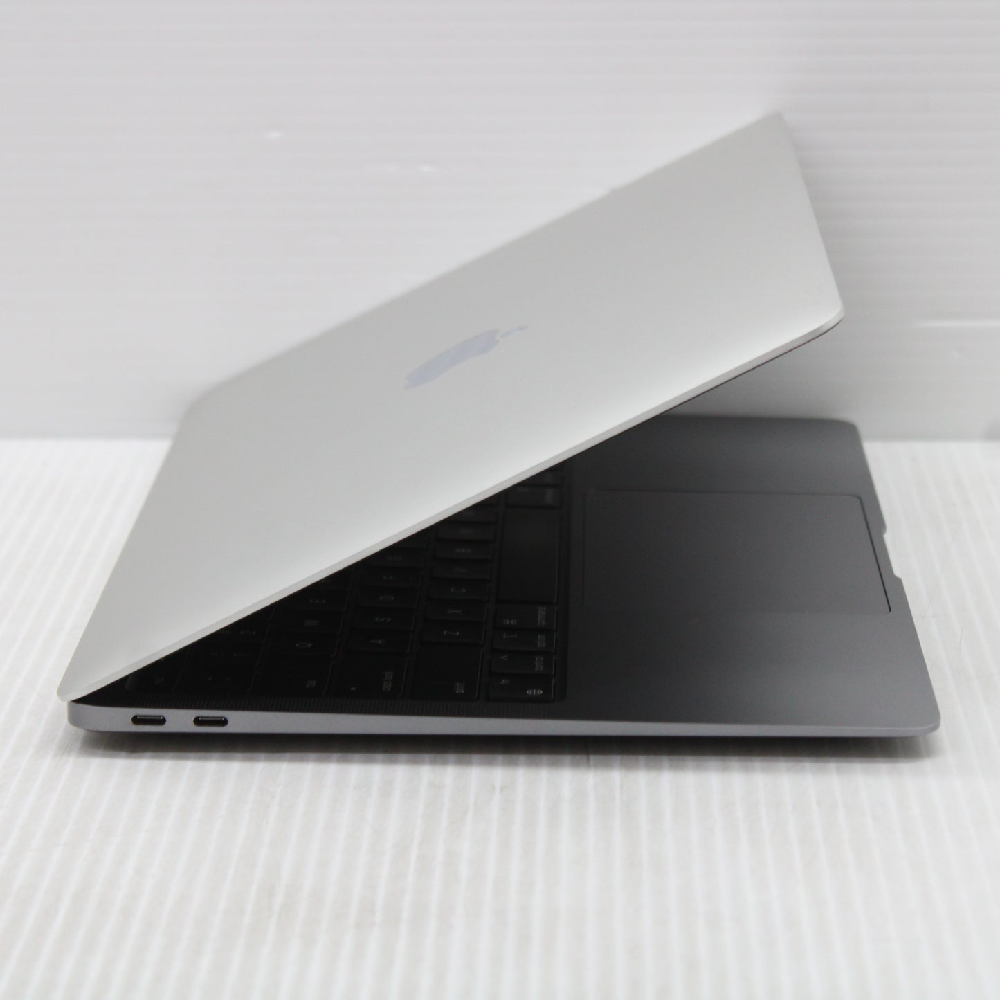 Apple | MacBook Air (M1, 2020) | Apple M1 | 8GB | 251 GB NVMe SSD | Used - Acceptable