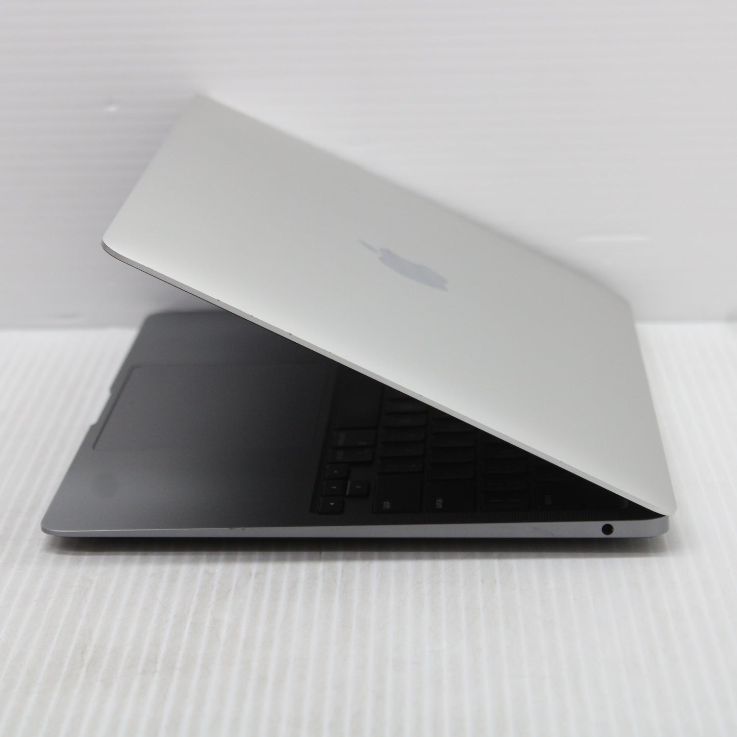 Apple | MacBook Air (M1, 2020) | Apple M1 | 8GB | 251 GB NVMe SSD | Used - Acceptable