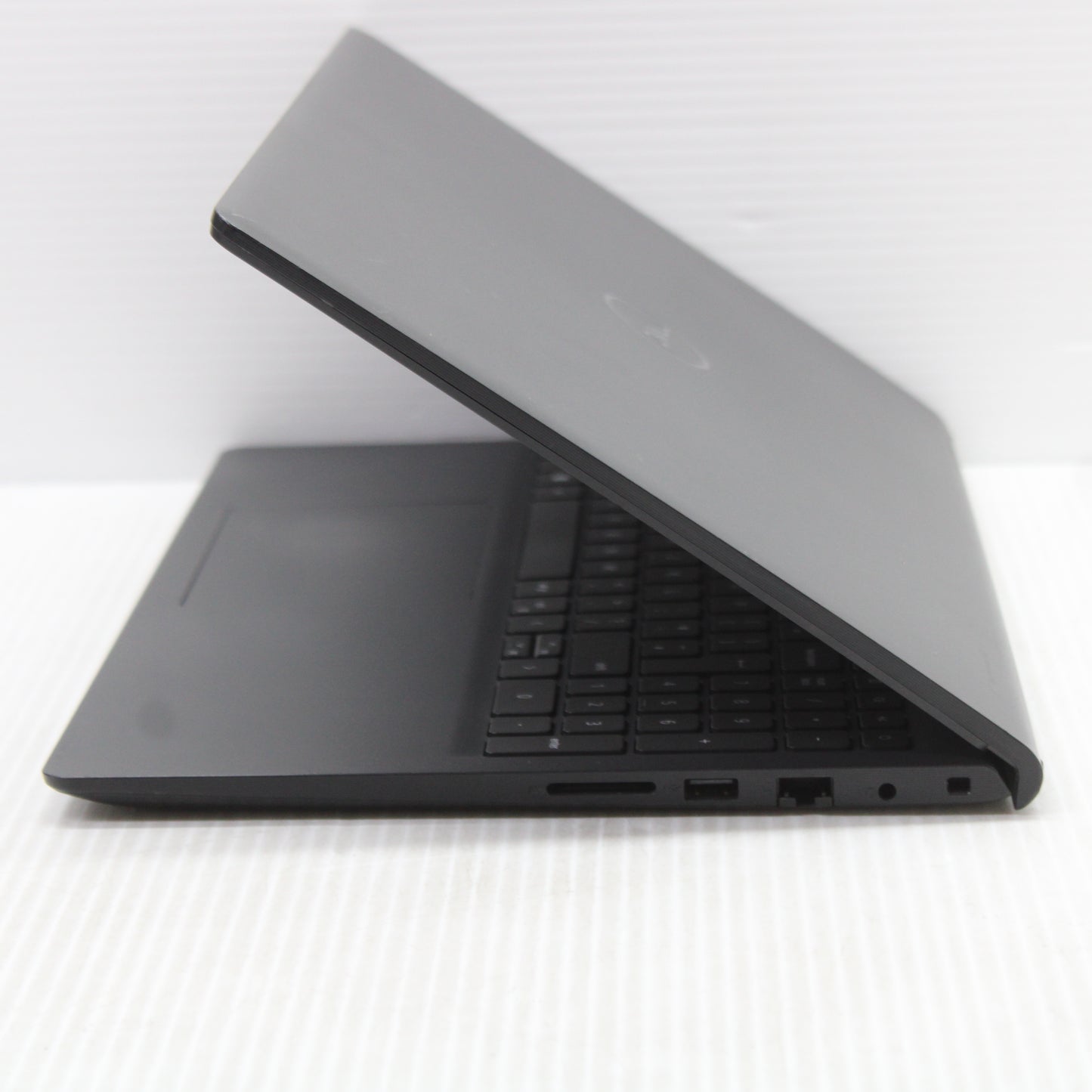 Dell | 15 3510 | 11th Gen i3-1115G4 | 8GB DDR4 3200MHz (1 module) | 256GB NVMe SSD | For parts or not working