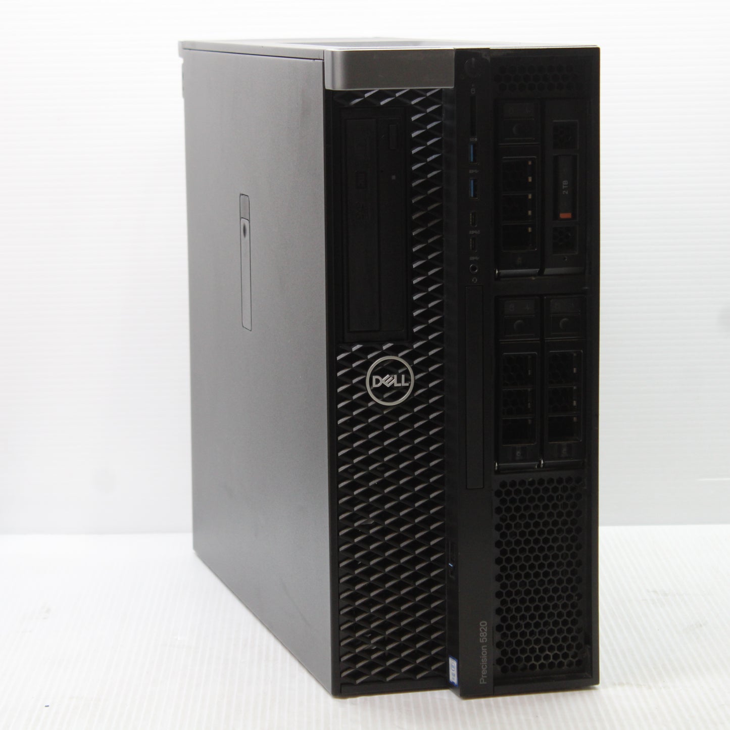 Dell | 5820 | Xeon W-2195 | 64GB DDR4 2666MHz (8 modules) | 2TB NVMe SSD | Good - Refurbished