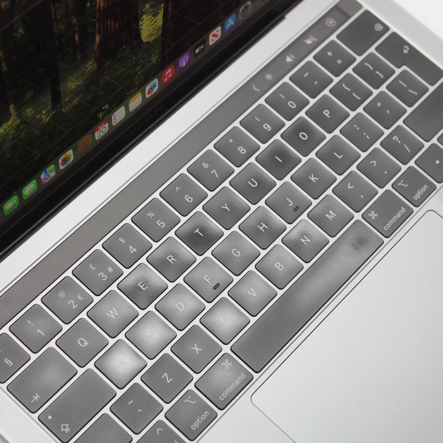 Apple MacBook Pro i7 (13-inch, 2019) 13.3 in 16GB RAM 500GB NVMe macOS Sequoia