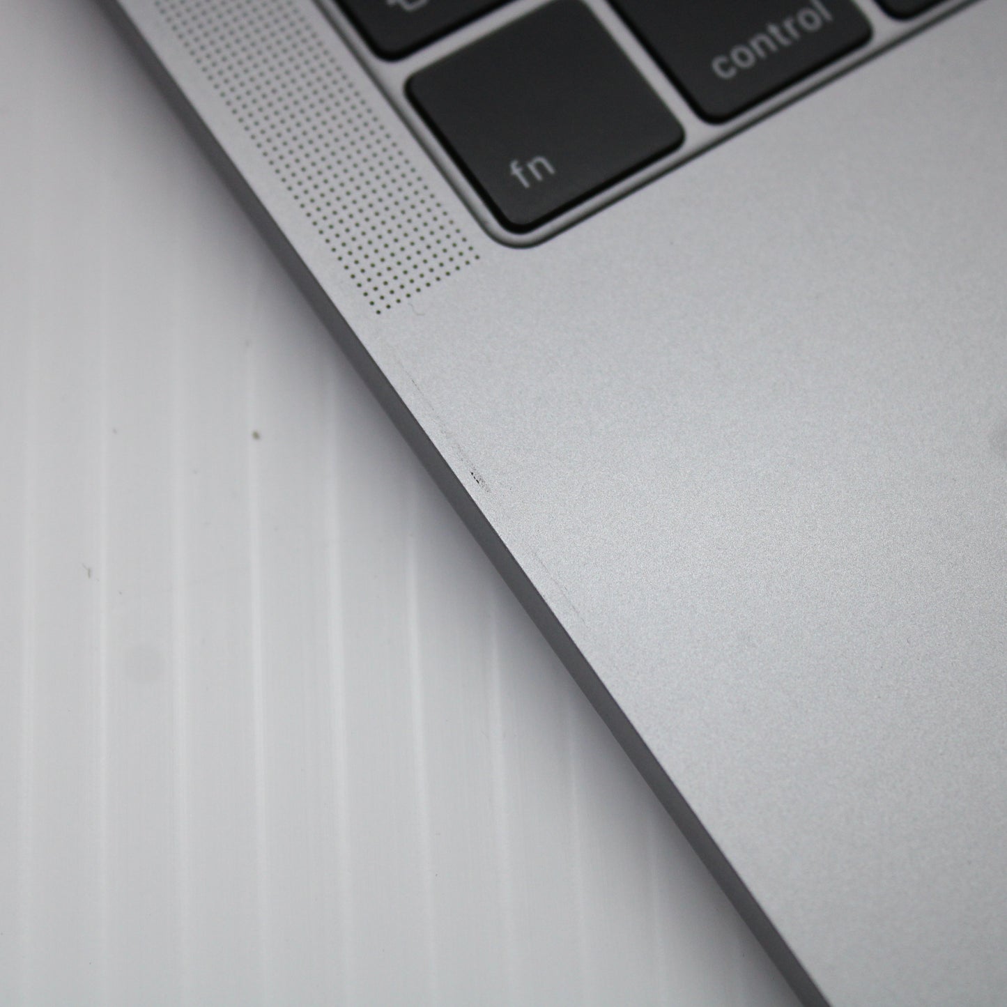 Apple MacBook Pro i7 (13-inch, 2019) 13.3 in 16GB RAM 500GB NVMe macOS Sequoia
