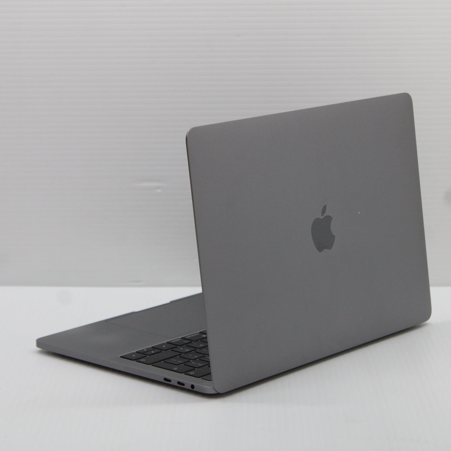 Apple MacBook Pro i7 (13-inch, 2019) 13.3 in 16GB RAM 500GB NVMe macOS Sequoia