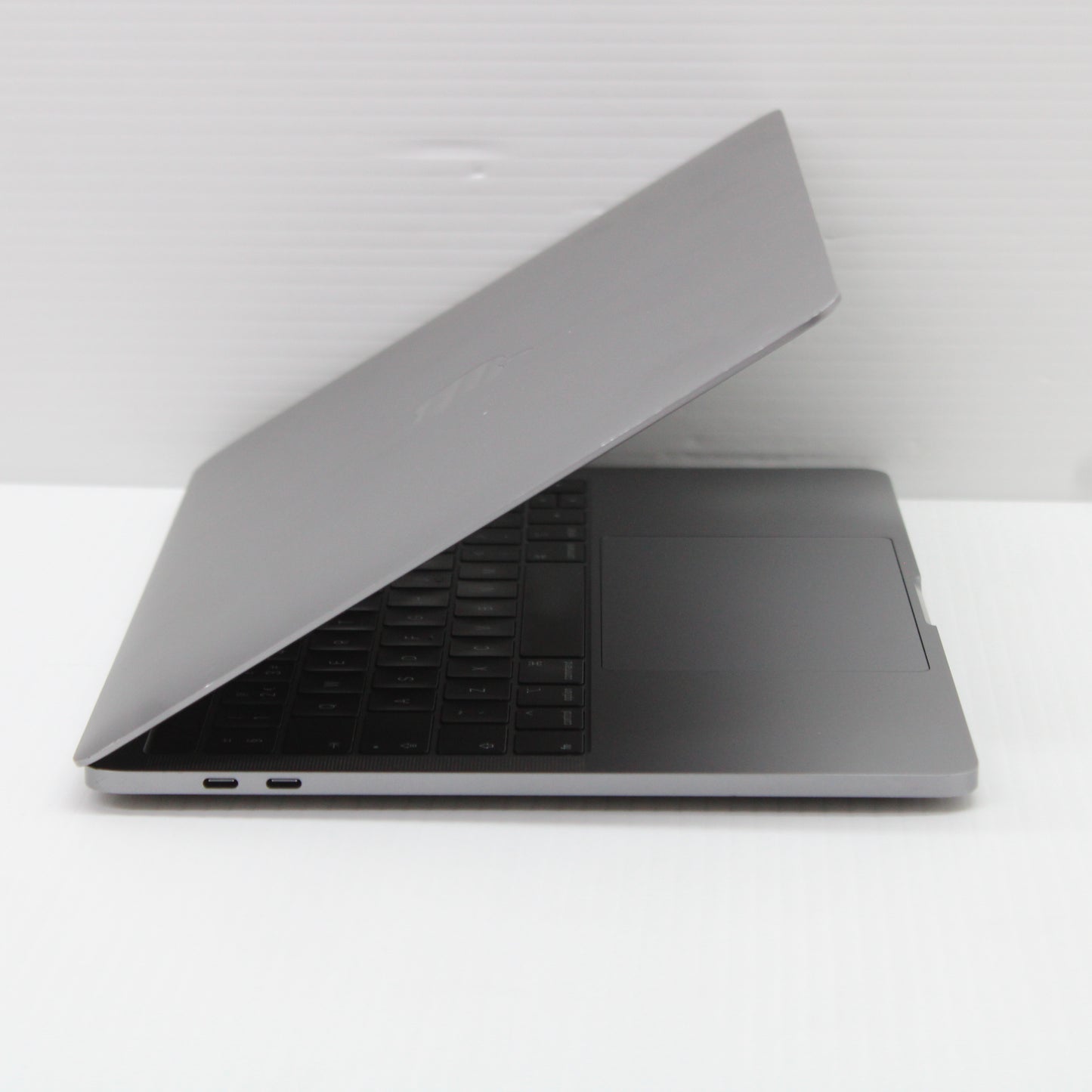 Apple MacBook Pro i7 (13-inch, 2019) 13.3 in 16GB RAM 500GB NVMe macOS Sequoia