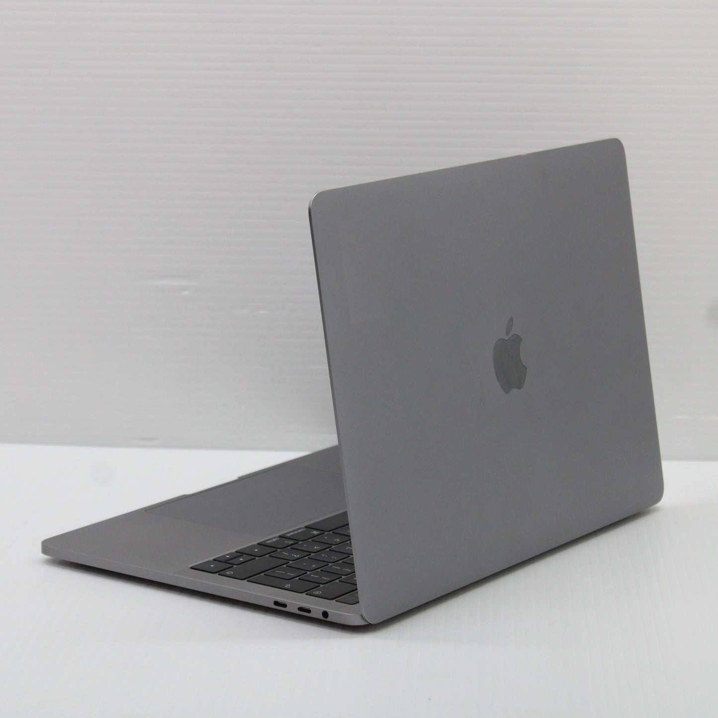 Apple MacBook Pro i7 (13-inch, 2019) 13.3 in 16GB RAM 500GB NVMe macOS Sequoia