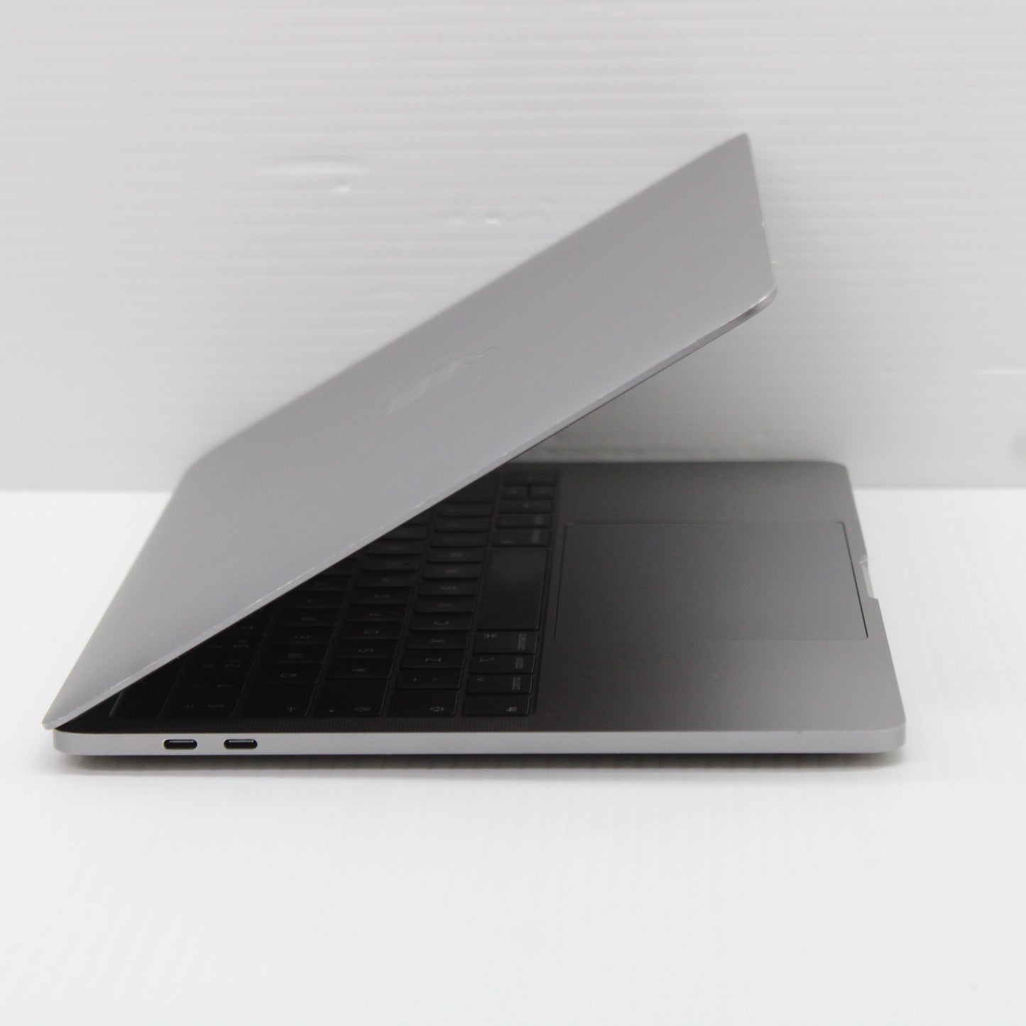 Apple MacBook Pro i7 (13-inch, 2019) 13.3 in 16GB RAM 500GB NVMe macOS Sequoia