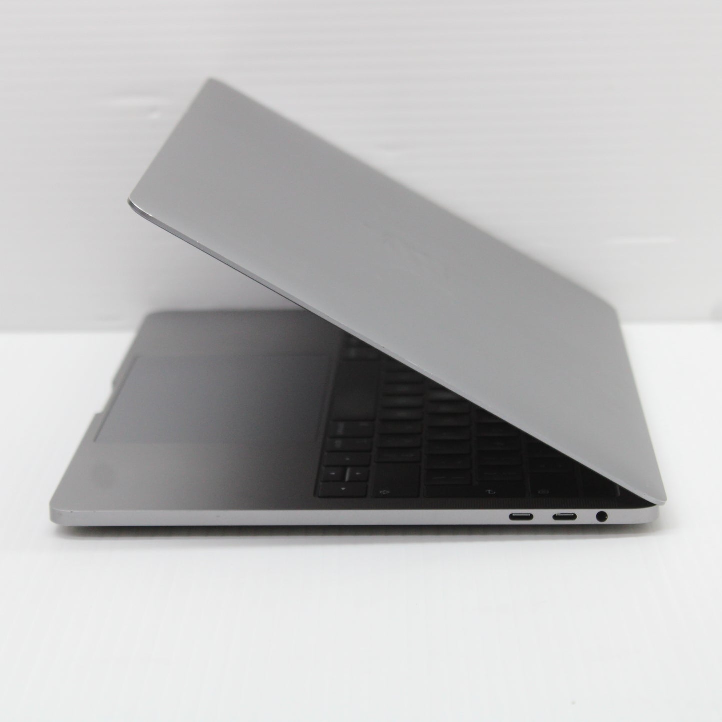 Apple MacBook Pro i7 (13-inch, 2019) 13.3 in 16GB RAM 500GB NVMe macOS Sequoia