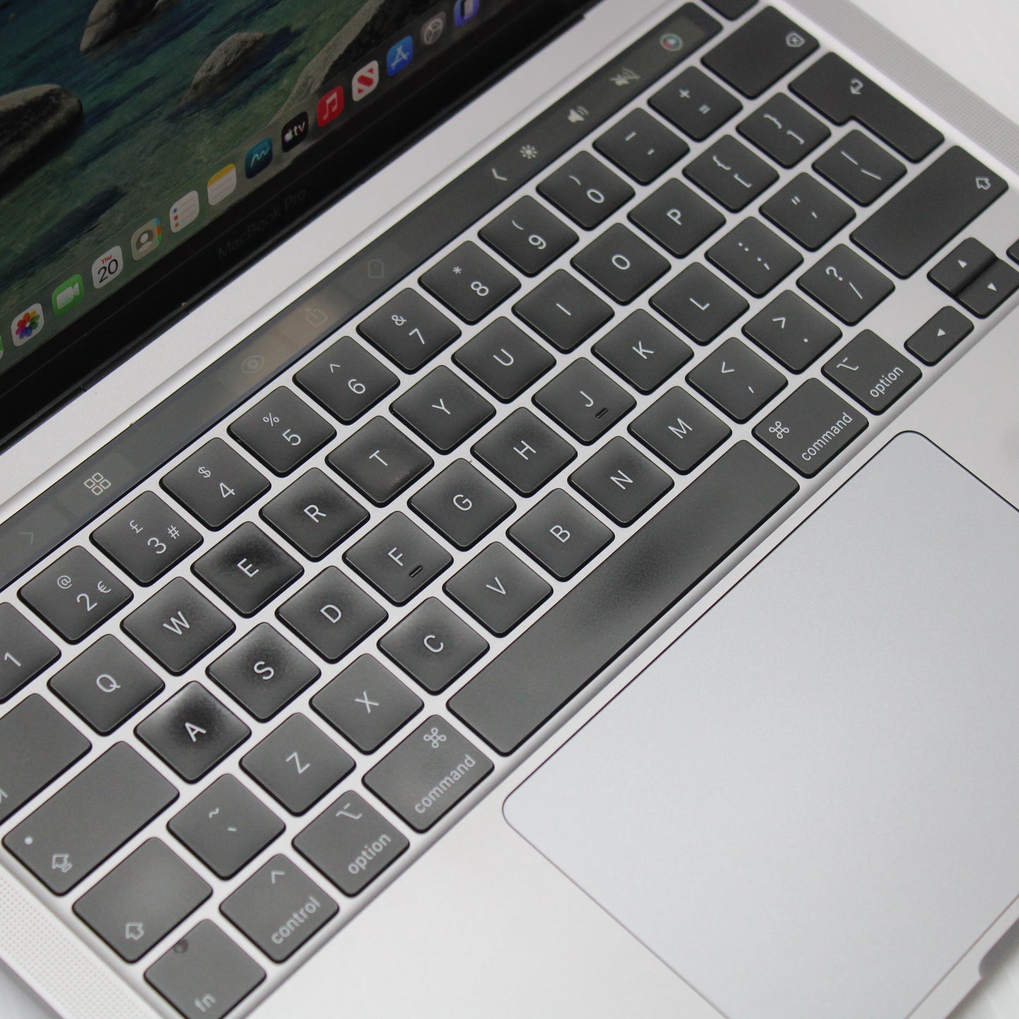 Apple MacBook Pro (13-inch, 2020) Laptop 13.3 inch 32GB RAM 1TB NVMe SSD i7-1068NG7 WiFi macOS Tahoe 26.6.2
