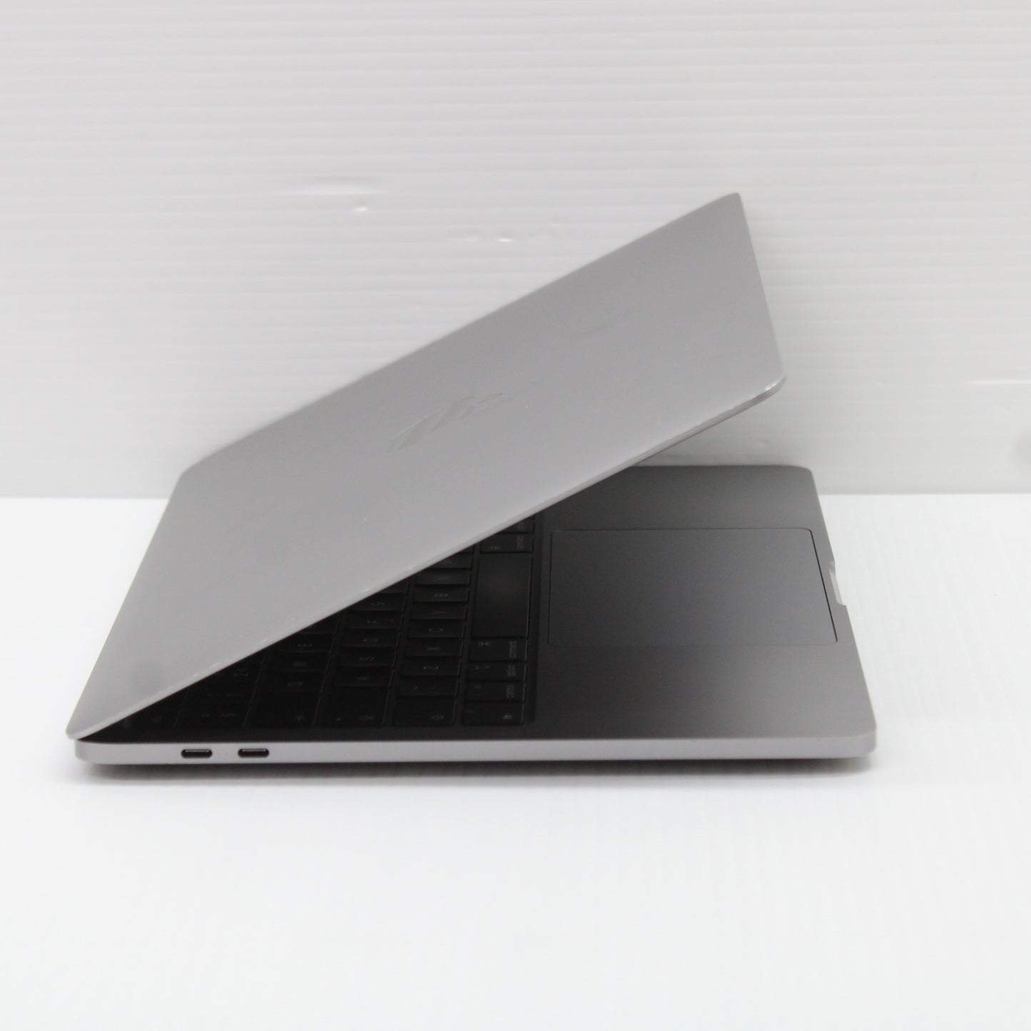 Apple MacBook Pro (13-inch, 2020) Laptop 13.3 inch 32GB RAM 1TB NVMe SSD i7-1068NG7 WiFi macOS Tahoe 26.6.2