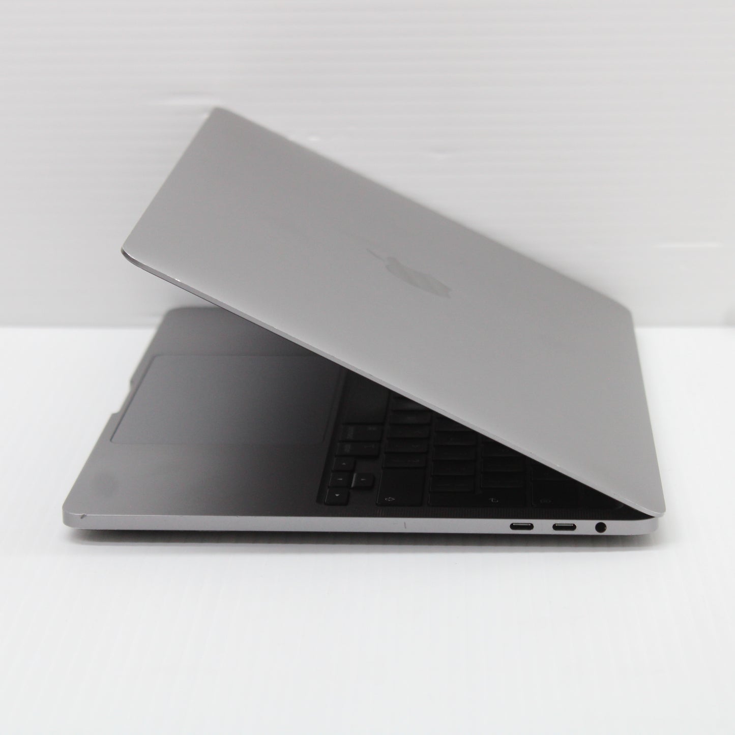 Apple MacBook Pro (13-inch, 2020) Laptop 13.3 inch 32GB RAM 1TB NVMe SSD i7-1068NG7 WiFi macOS Tahoe 26.6.2