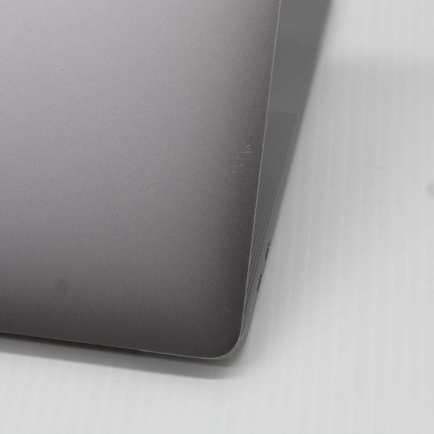 Apple MacBook Pro (13-inch, 2020) Laptop 13.3 inch 32GB RAM 1TB NVMe SSD i7-1068NG7 WiFi macOS Tahoe 26.6.2