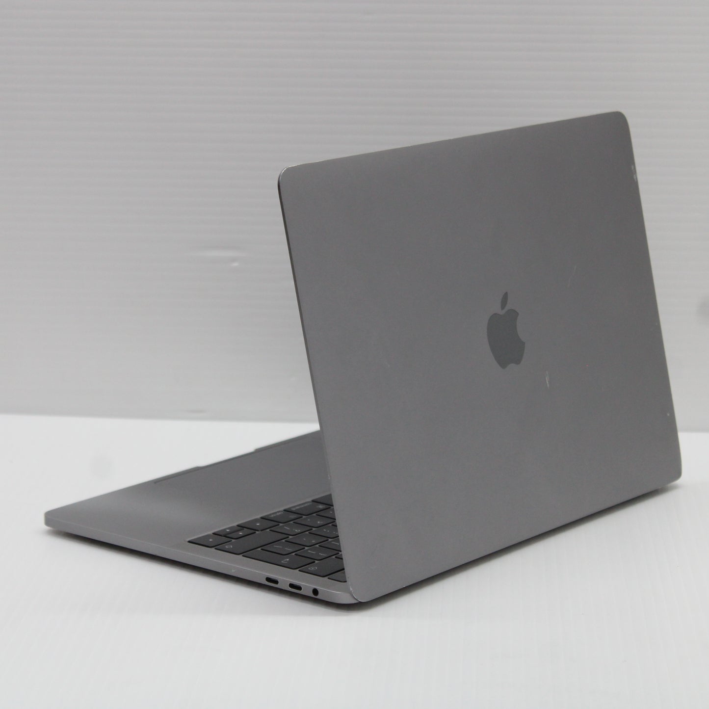 Apple MacBook Pro i7 (13-inch 2017) 13.3 in 16GB RAM 500GB NVMe macOS Ventura