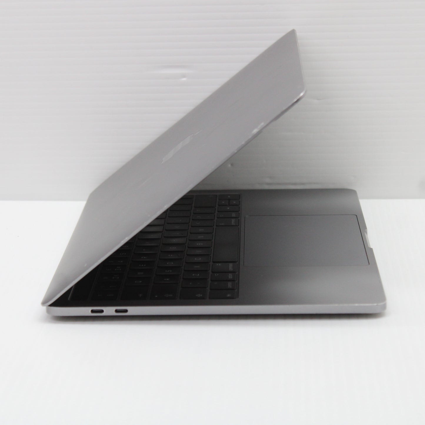 Apple MacBook Pro i7 (13-inch 2017) 13.3 in 16GB RAM 500GB NVMe macOS Ventura