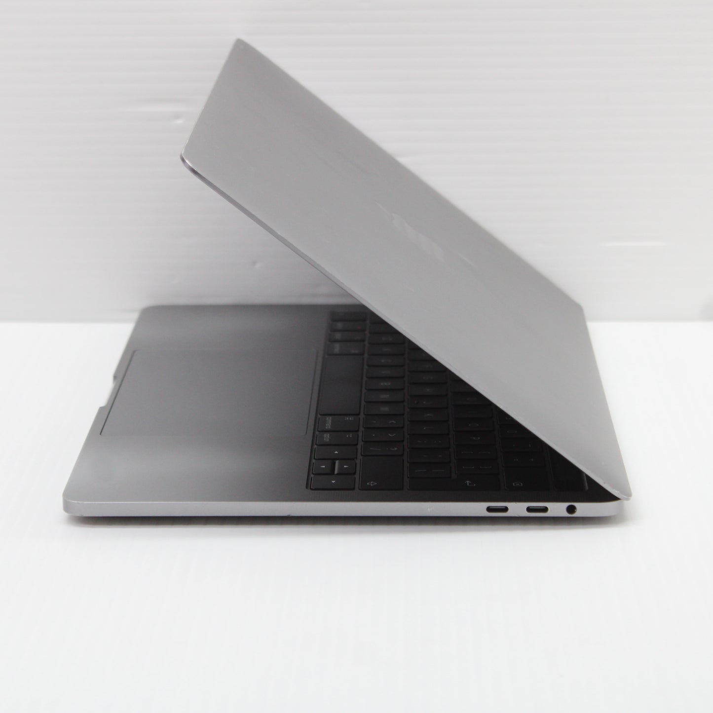 Apple MacBook Pro i7 (13-inch 2017) 13.3 in 16GB RAM 500GB NVMe macOS Ventura