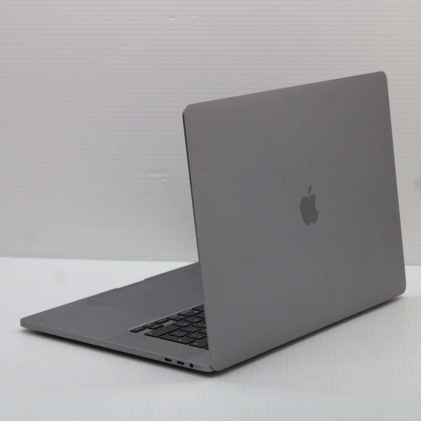Apple MacBook Pro i9 (16-inch, 2019) 16 in 64GB RAM 2TB NVMe 9980HK macOS Tahoe
