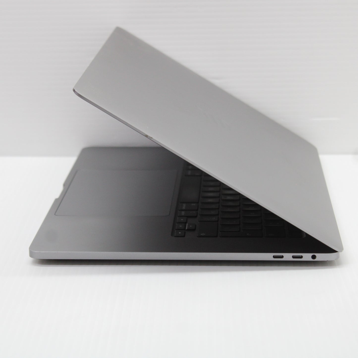 Apple MacBook Pro i9 (16-inch, 2019) 16 in 64GB RAM 2TB NVMe 9980HK macOS Tahoe