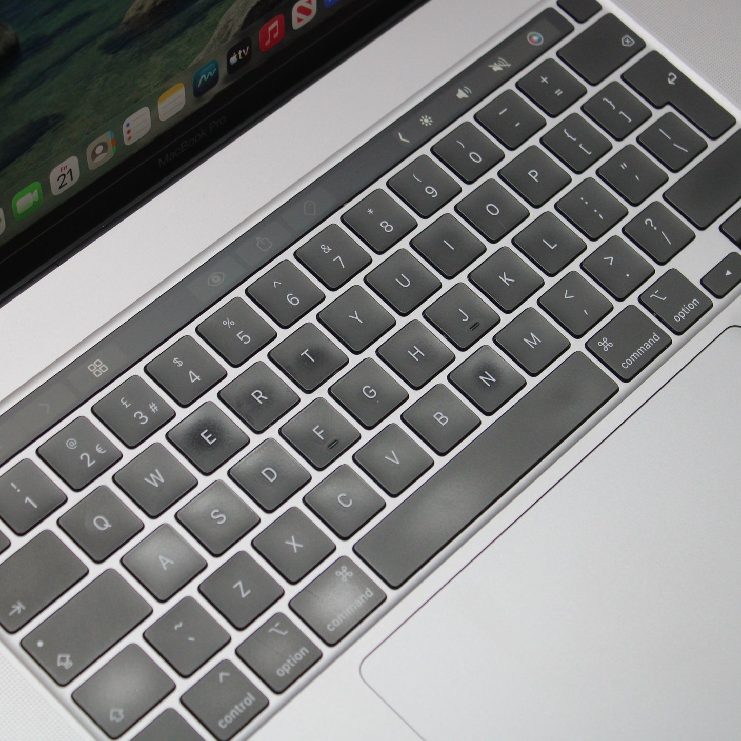 Apple MacBook Pro i9 (16-inch, 2019) 16 in 64GB RAM 2TB NVMe 9980HK macOS Tahoe