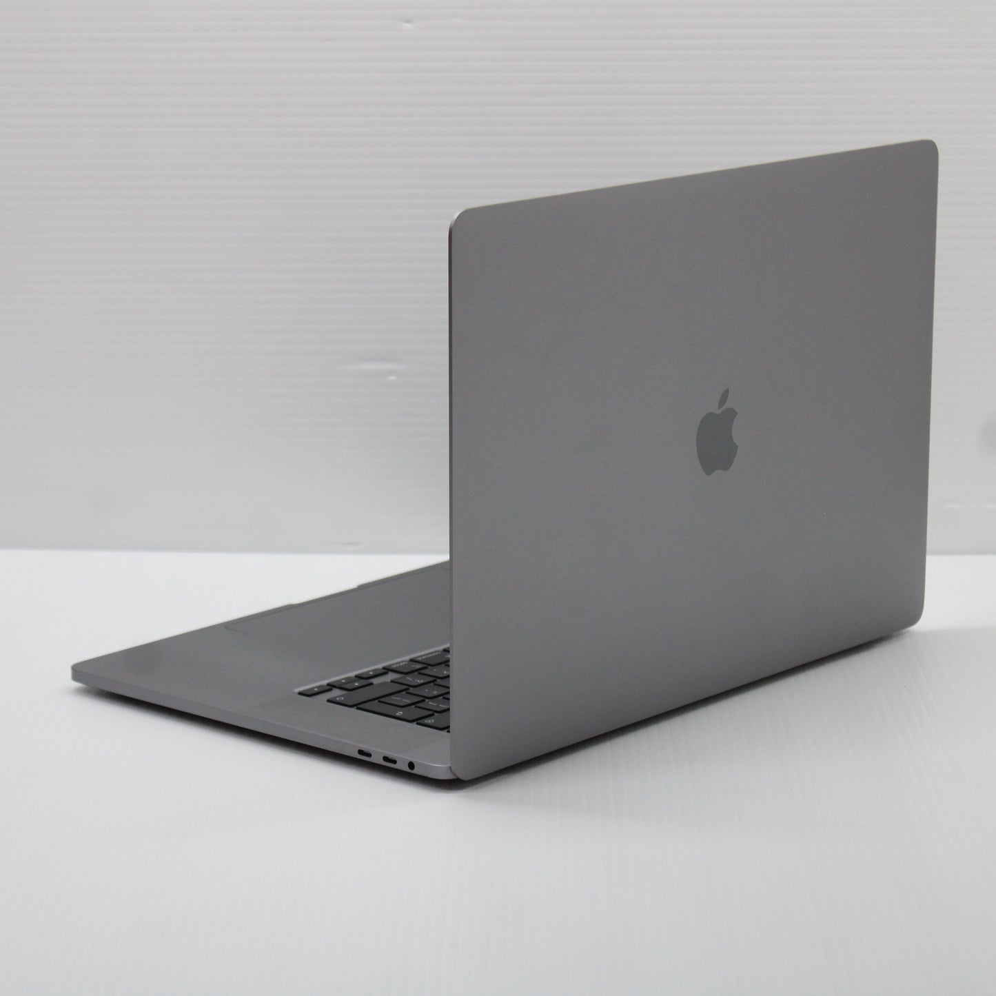 Apple MacBook Pro i9 (16-inch, 2019) 16 in 64GB RAM 2TB NVMe 9980HK macOS Tahoe