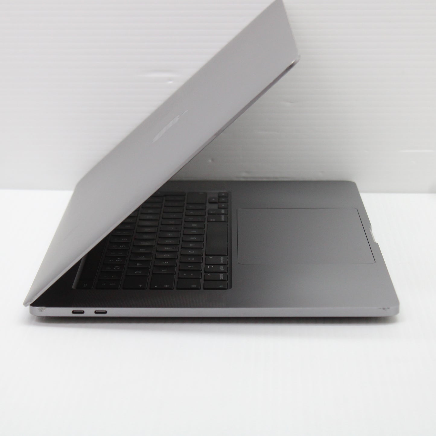 Apple MacBook Pro i9 (16-inch, 2019) 16 in 64GB RAM 2TB NVMe 9980HK macOS Tahoe