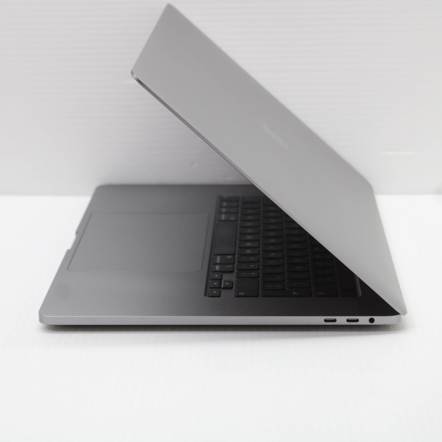 Apple MacBook Pro i9 (16-inch, 2019) 16 in 64GB RAM 2TB NVMe 9980HK macOS Tahoe