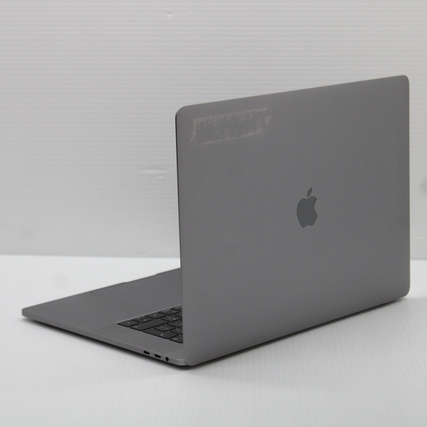 Apple MacBook Pro i9 (15-inch, 2018) 15.4 in 32GB RAM 1TB NVMe 8950HK Sequoia