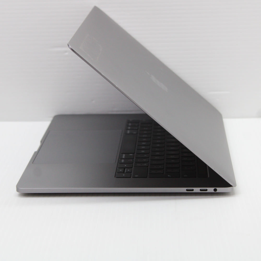 Apple MacBook Pro i9 (15-inch, 2018) 15.4 in 32GB RAM 1TB NVMe 8950HK Sequoia