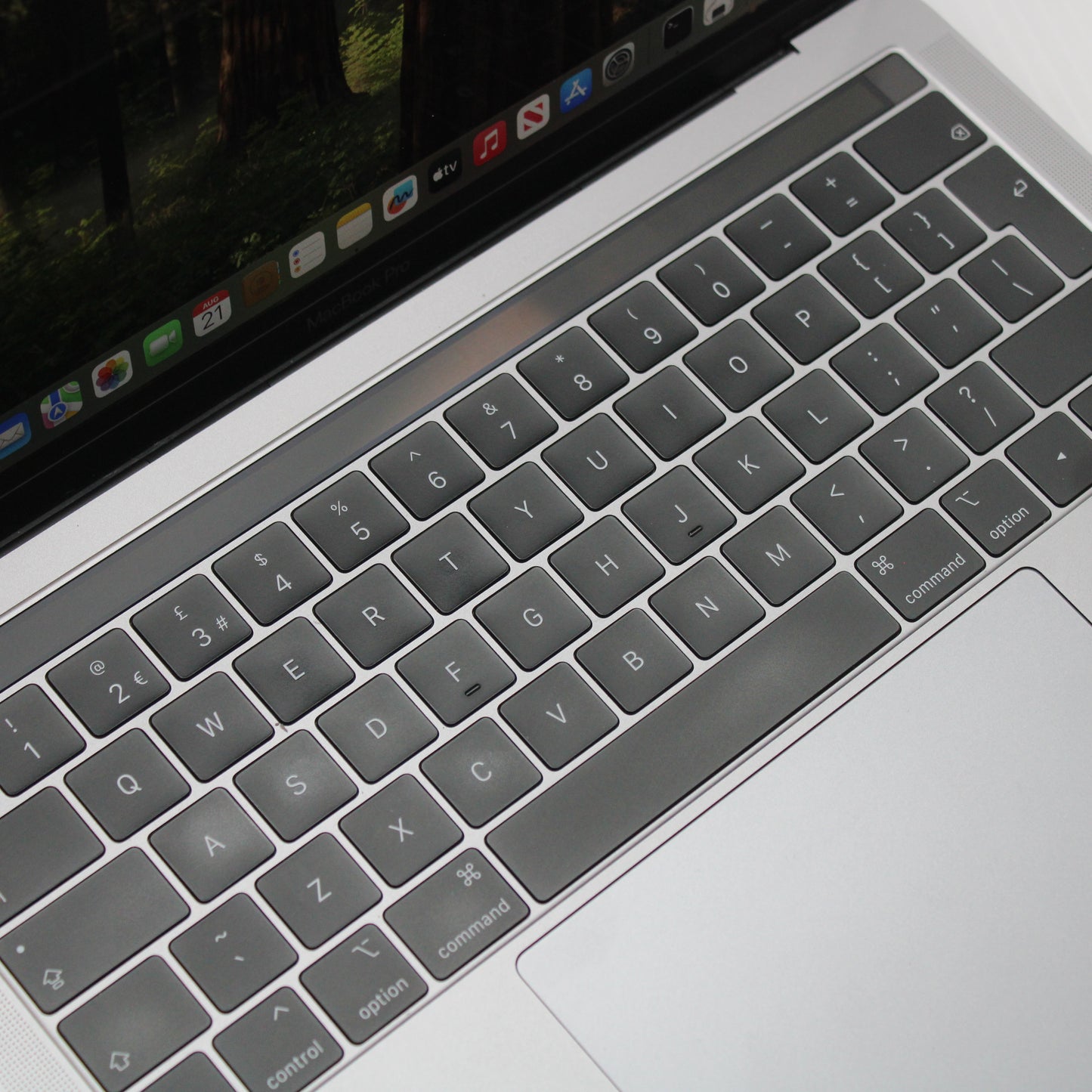 Apple MacBook Pro i7 (13-inch, 2019) 13.3 in 16GB RAM 1TB NVMe SSD macOS Sequoia