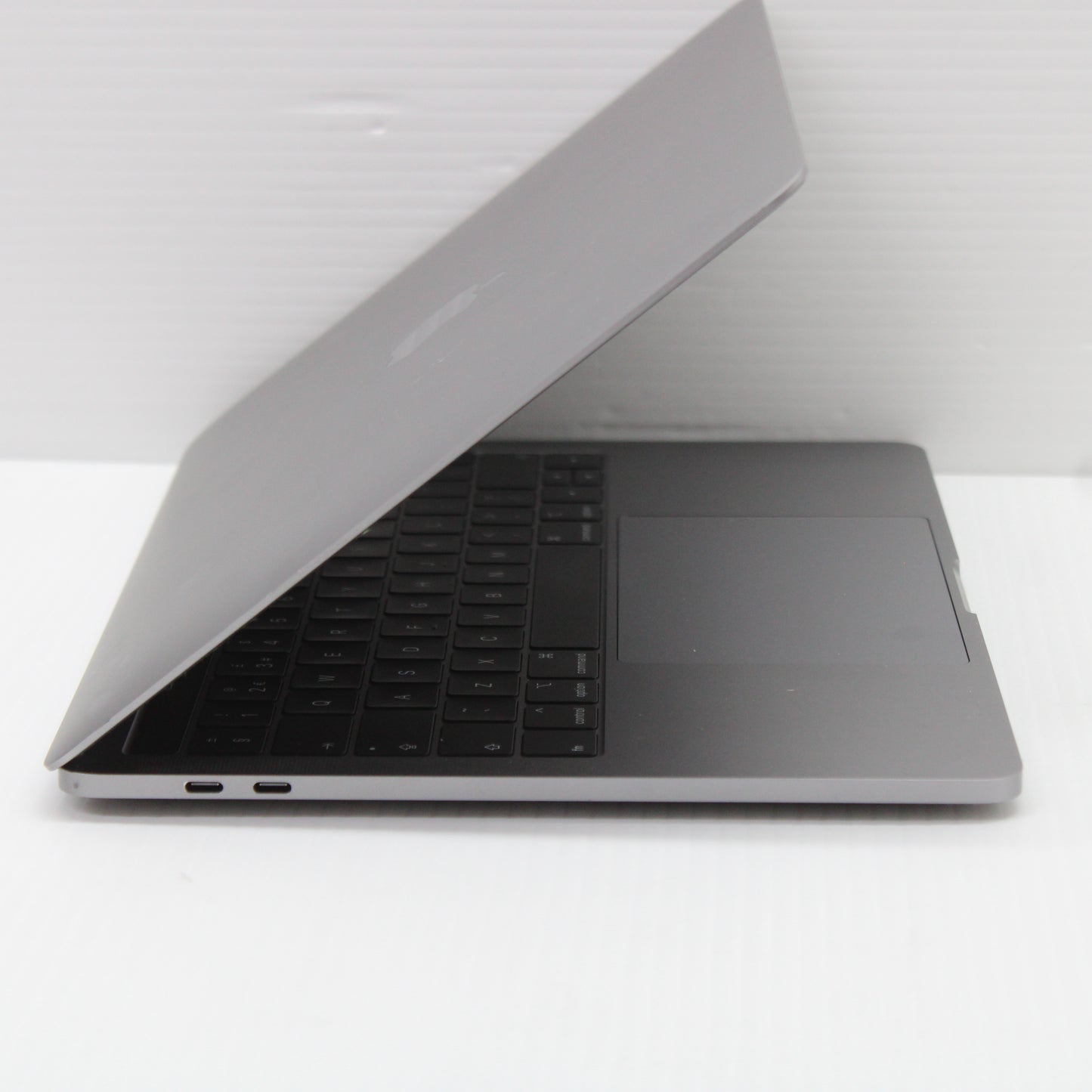Apple MacBook Pro i7 (13-inch, 2019) 13.3 in 16GB RAM 1TB NVMe SSD macOS Sequoia