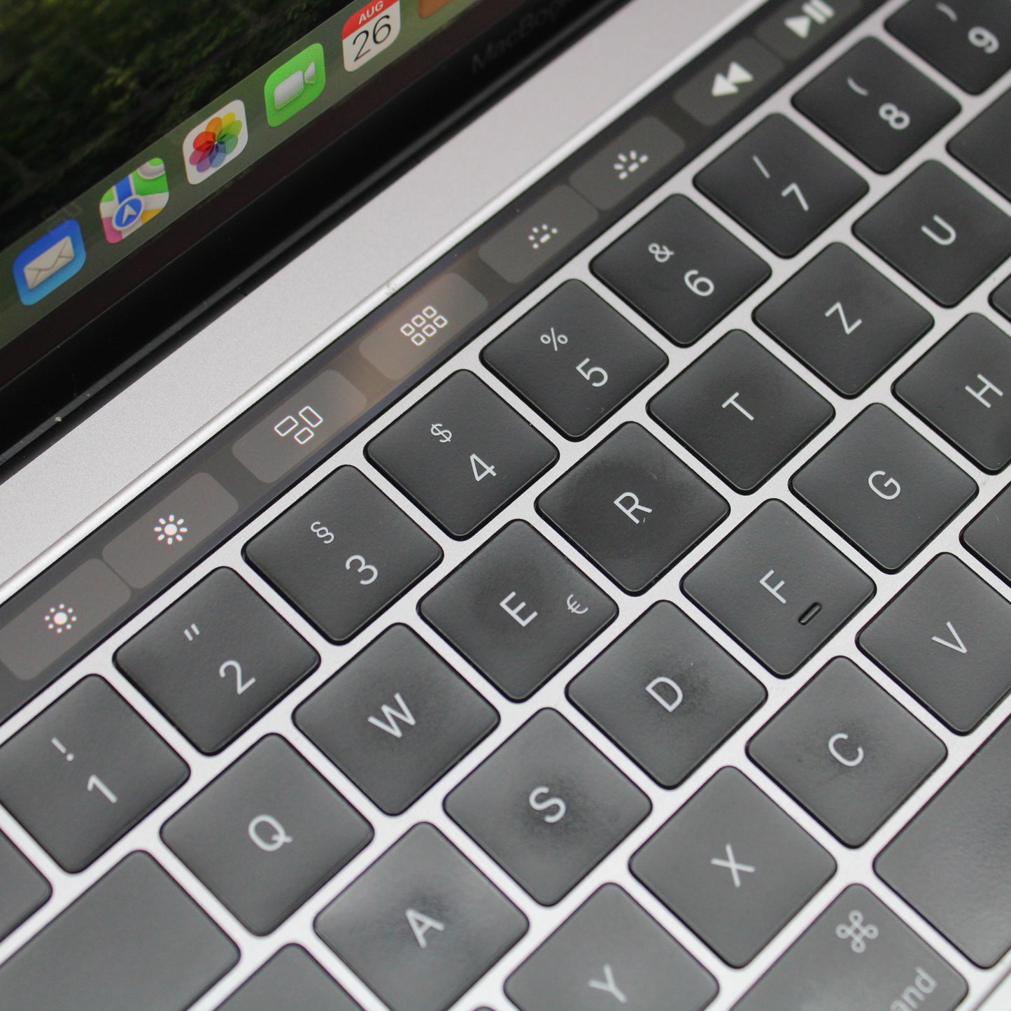 Apple MacBook Pro 13 2019 Intel i7 8569U Laptop 16GB RAM 1TB NVMe SSD Sequoia