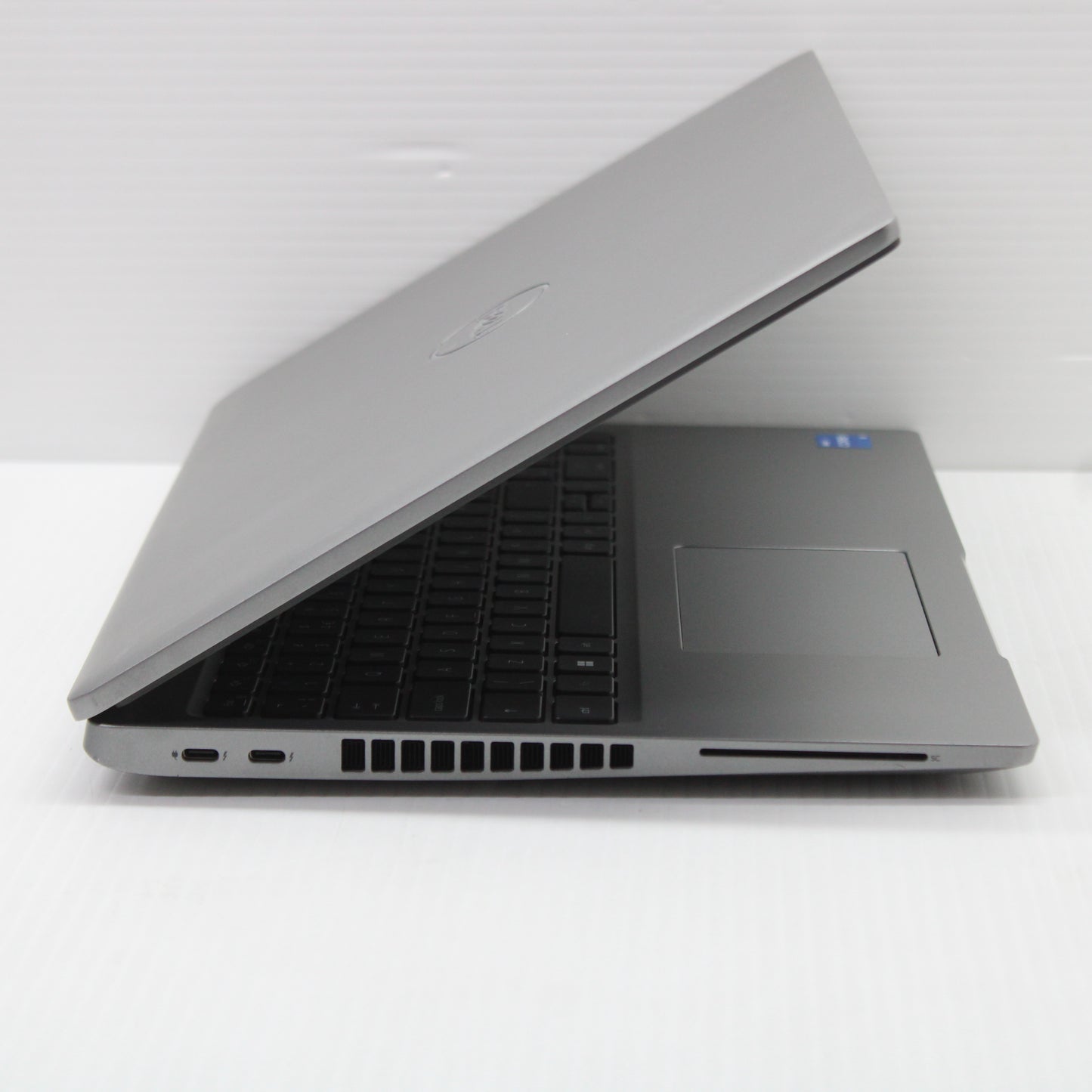 Dell Latitude i5 Laptop 5520 15.6 in 8GB RAM 256GB NVMe Intel 1135G7 Windows 11