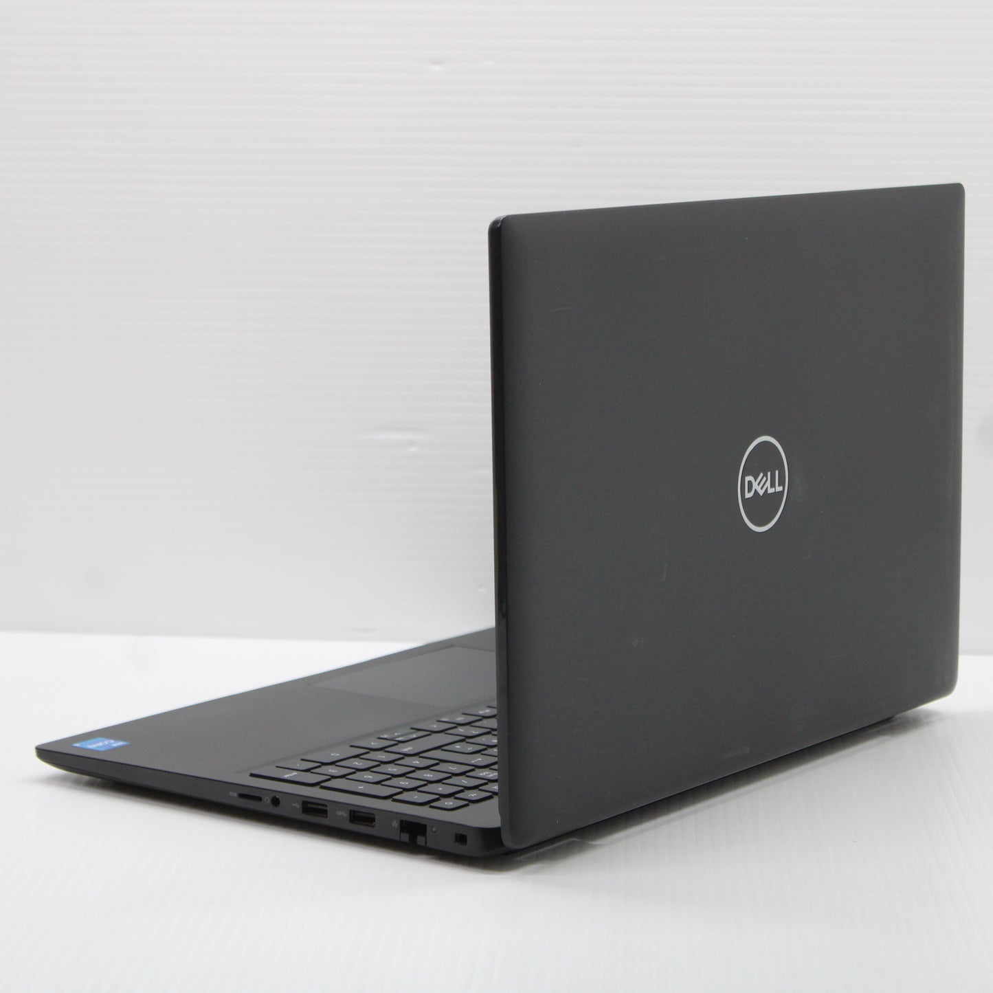 Dell Latitude i5 Laptop 3520 15.6 in 8GB RAM 256GB NVMe Intel 1135G7 Windows 11