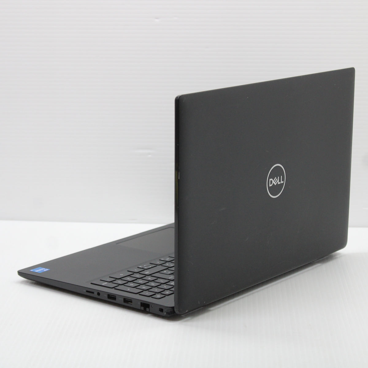 Dell Latitude i5 Laptop 3520 15.6 in 8GB RAM 256GB NVMe Intel 1135G7 Windows 11