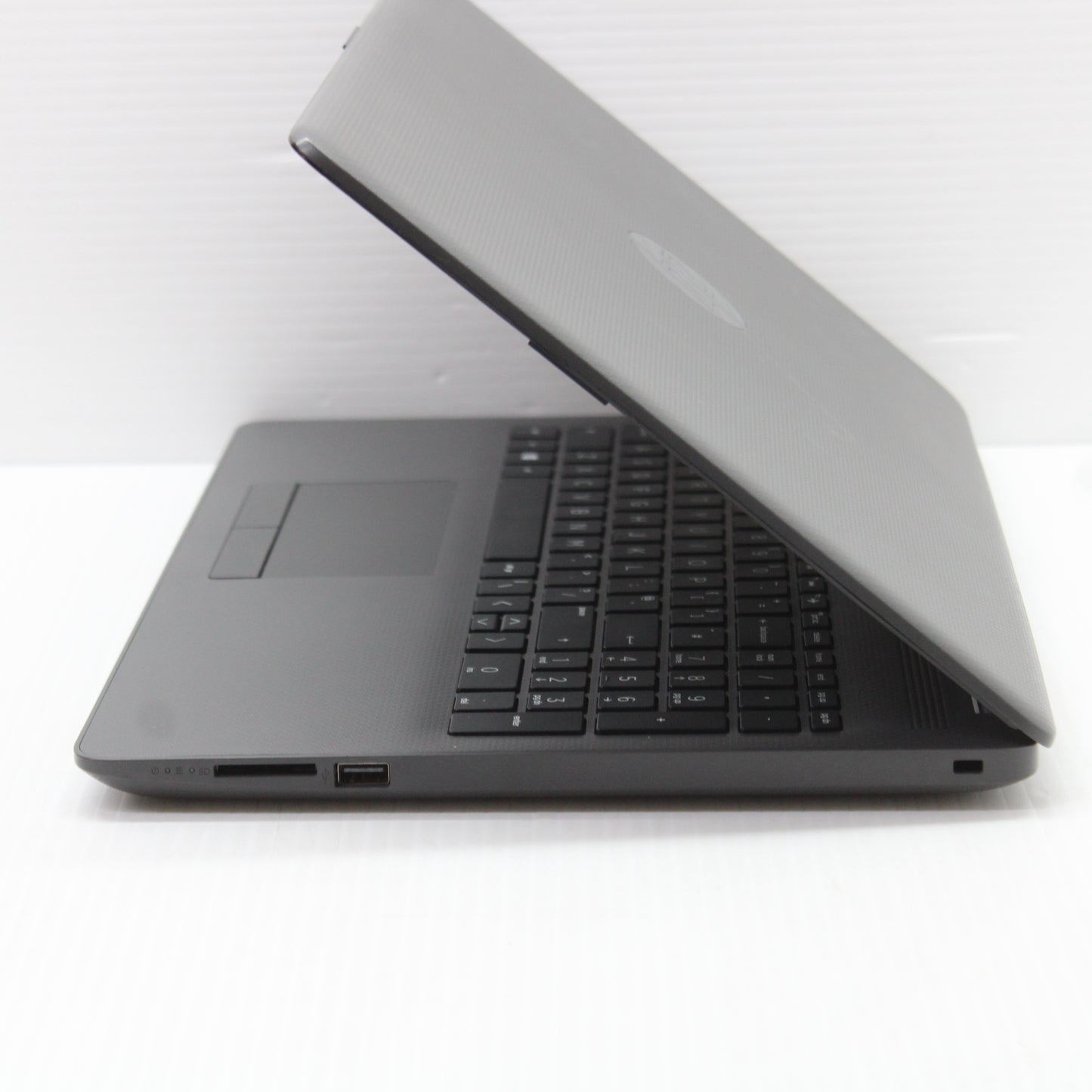 HP NoteBook 255 G7 15.6 inch 8GB RAM 256GB SSD AMD Ryzen 3 2200U Windows 11