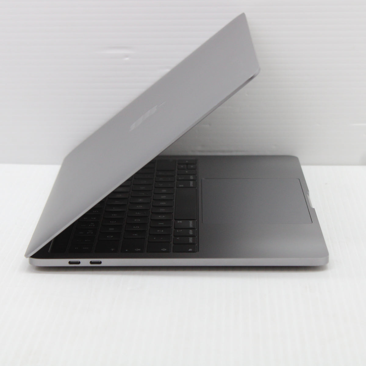 Apple MacBook Pro i7 (13-inch, 2019) 13.3 in 16GB RAM 500GB NVMe macOS Sequoia