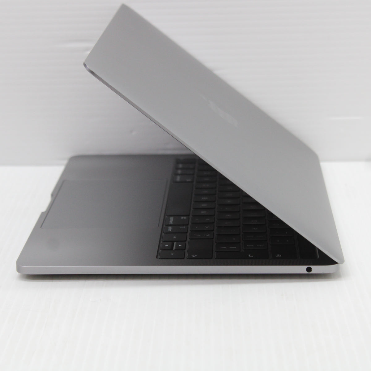 Apple MacBook Pro i7 (13-inch, 2019) 13.3 in 16GB RAM 500GB NVMe macOS Sequoia
