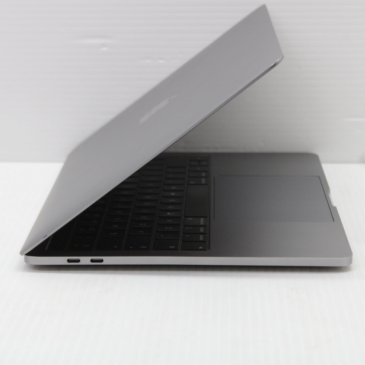 Apple MacBook Pro i7 (13-inch, 2019) 13.3 in 16GB RAM 500GB NVMe macOS Sequoia