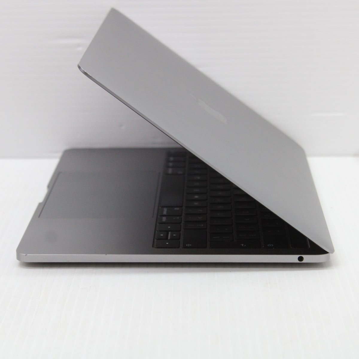 Apple MacBook Pro i7 (13-inch, 2019) 13.3 in 16GB RAM 500GB NVMe macOS Sequoia