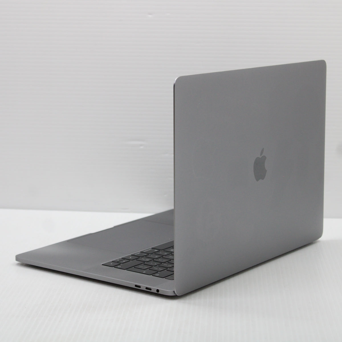 Apple MacBook Pro i9 8950HK (15-inch, 2018) 16GB RAM 500GB NVMe macOS Sequoia