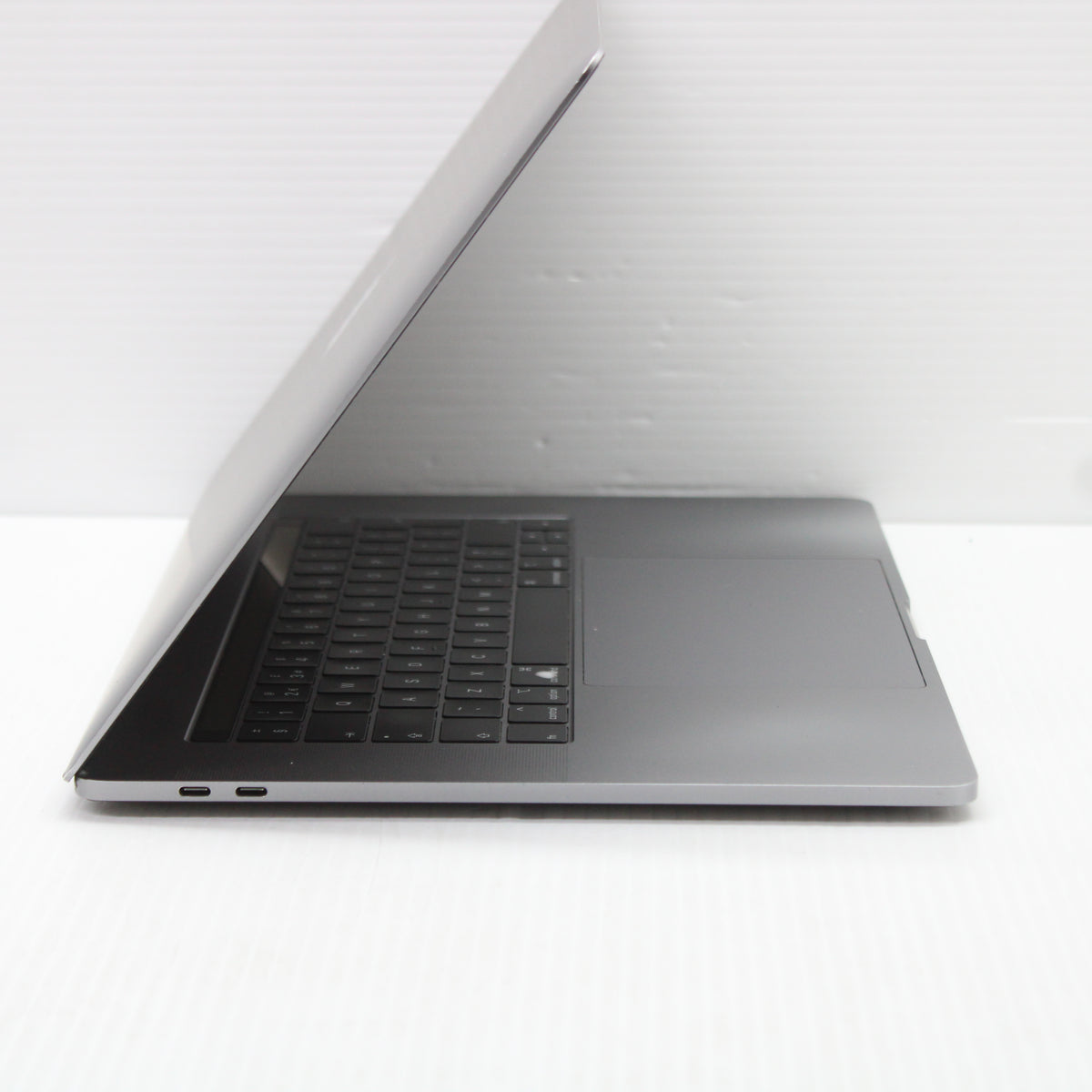 Apple MacBook Pro i9 8950HK (15-inch, 2018) 16GB RAM 500GB NVMe macOS Sequoia