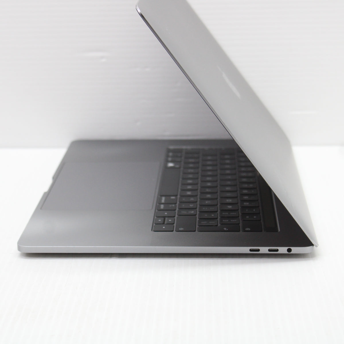 Apple MacBook Pro i9 8950HK (15-inch, 2018) 16GB RAM 500GB NVMe macOS Sequoia