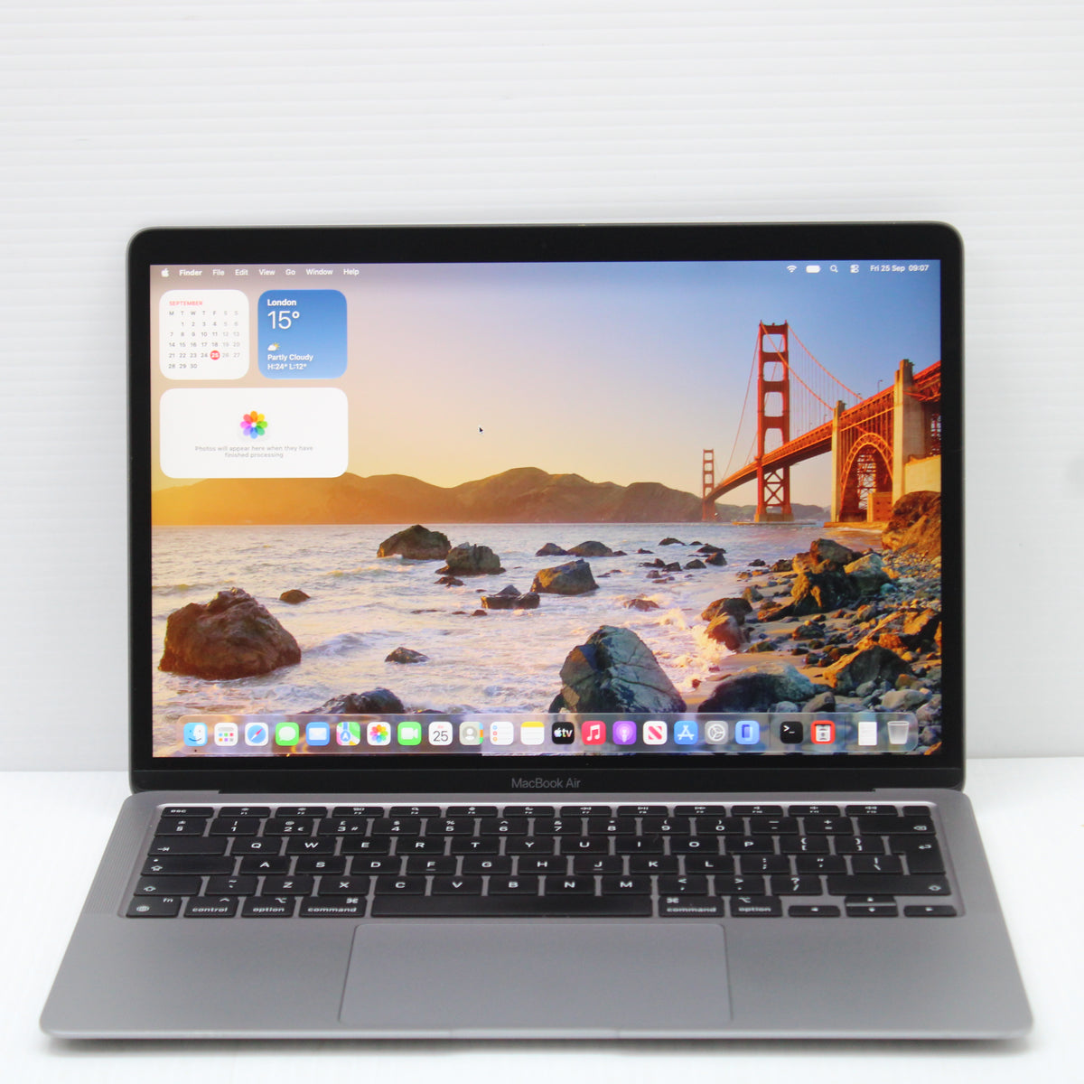 Apple MacBook Air (M1, 2020) 13.3 in 16GB RAM 500GB NVMe SSD macOS Golden Gate