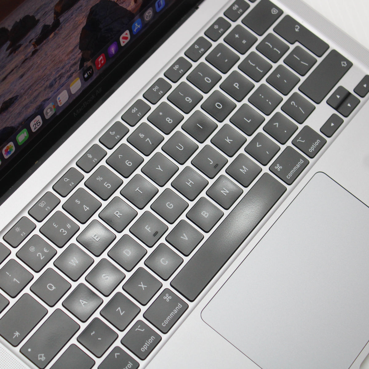 Apple MacBook Air (M1, 2020) 13.3 in 16GB RAM 500GB NVMe SSD macOS Golden Gate