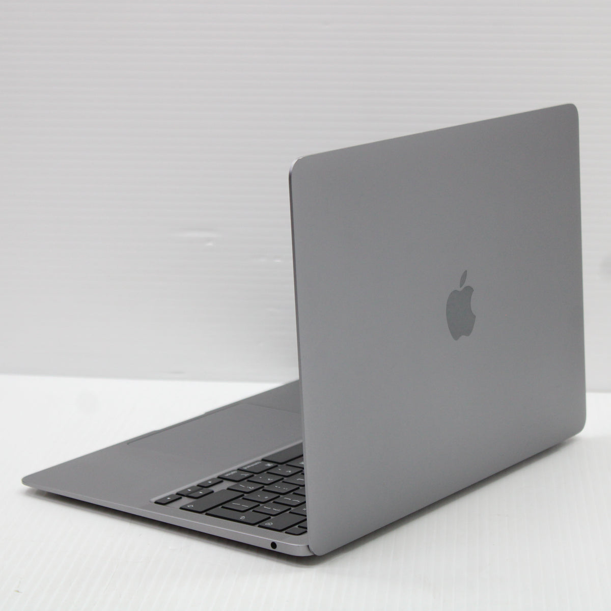 Apple MacBook Air (M1, 2020) 13.3 in 16GB RAM 500GB NVMe SSD macOS Golden Gate
