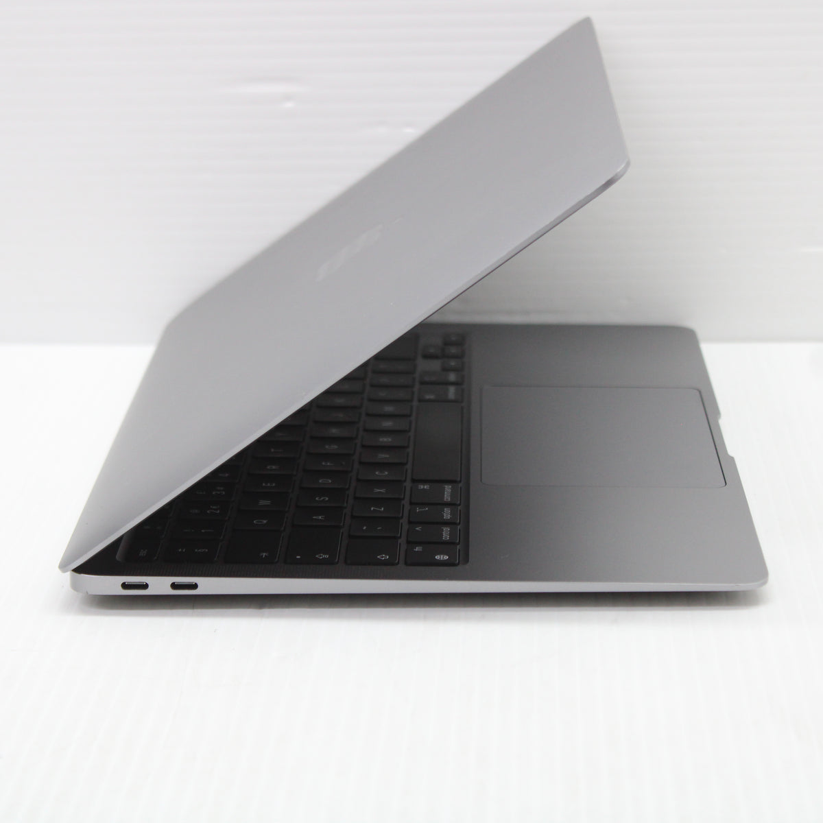 Apple MacBook Air (M1, 2020) 13.3 in 16GB RAM 500GB NVMe SSD macOS Golden Gate